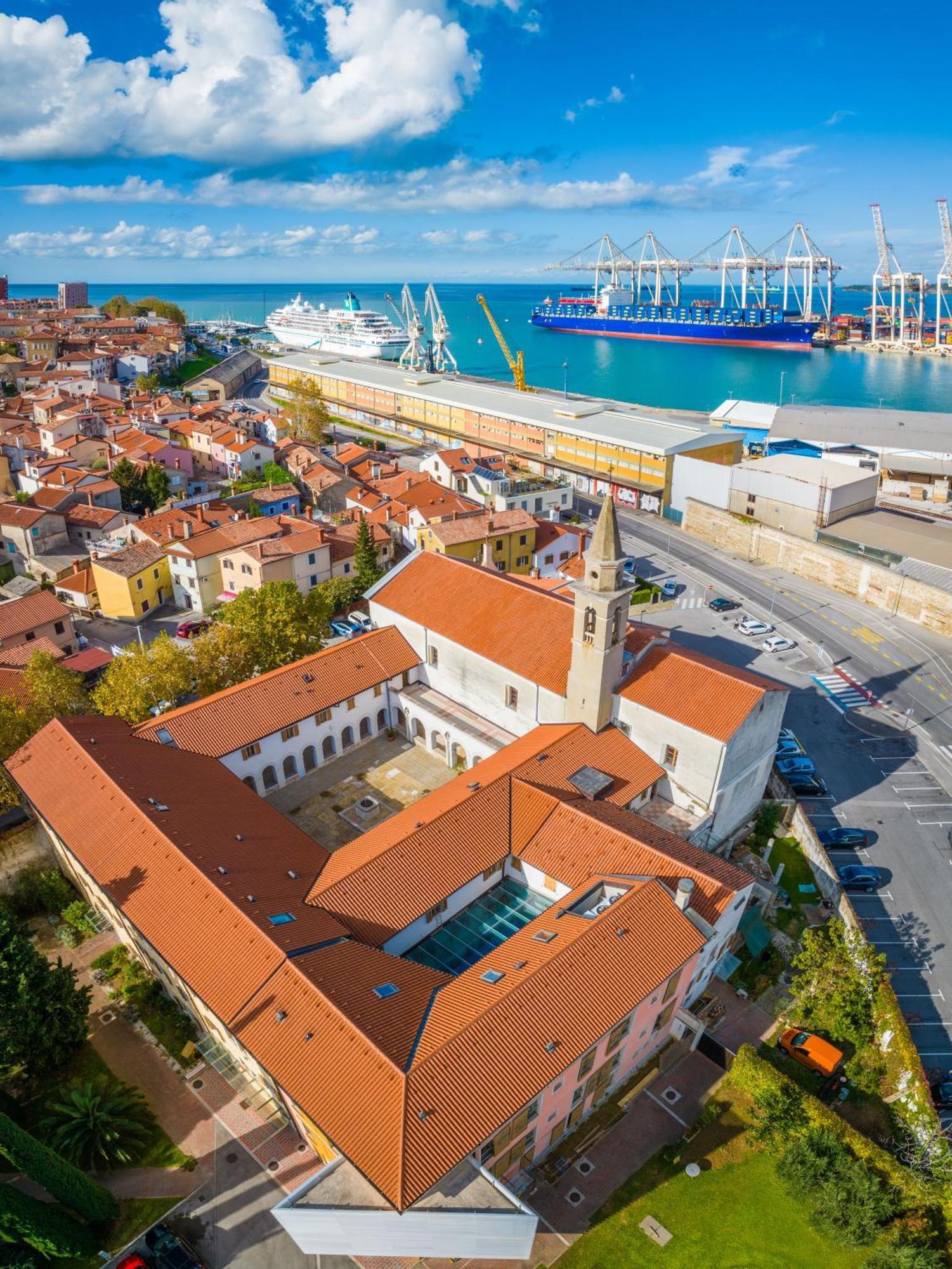 Hostel Sveta Ana Koper Bagian luar foto