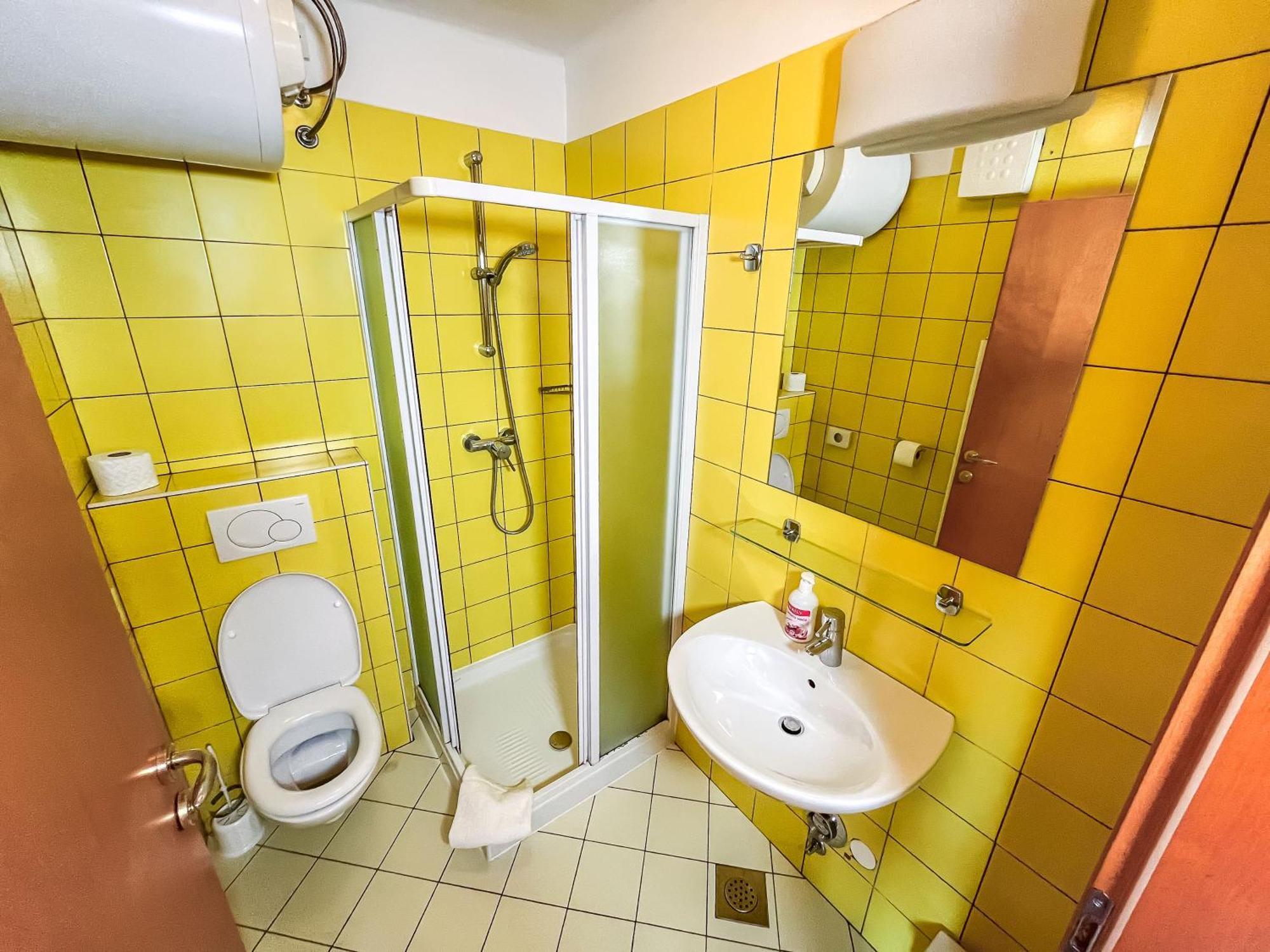 Hostel Sveta Ana Koper Bagian luar foto