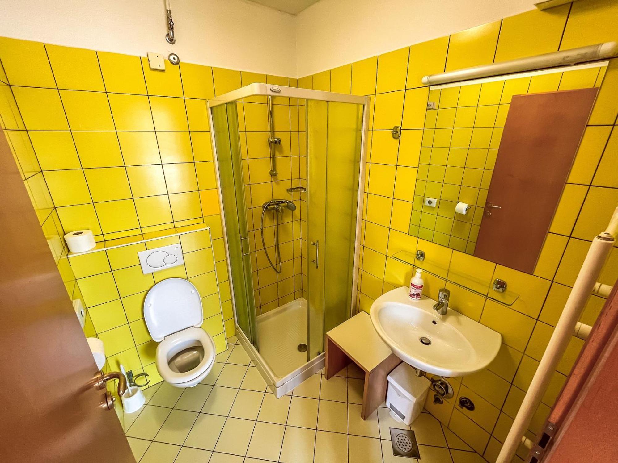 Hostel Sveta Ana Koper Bagian luar foto