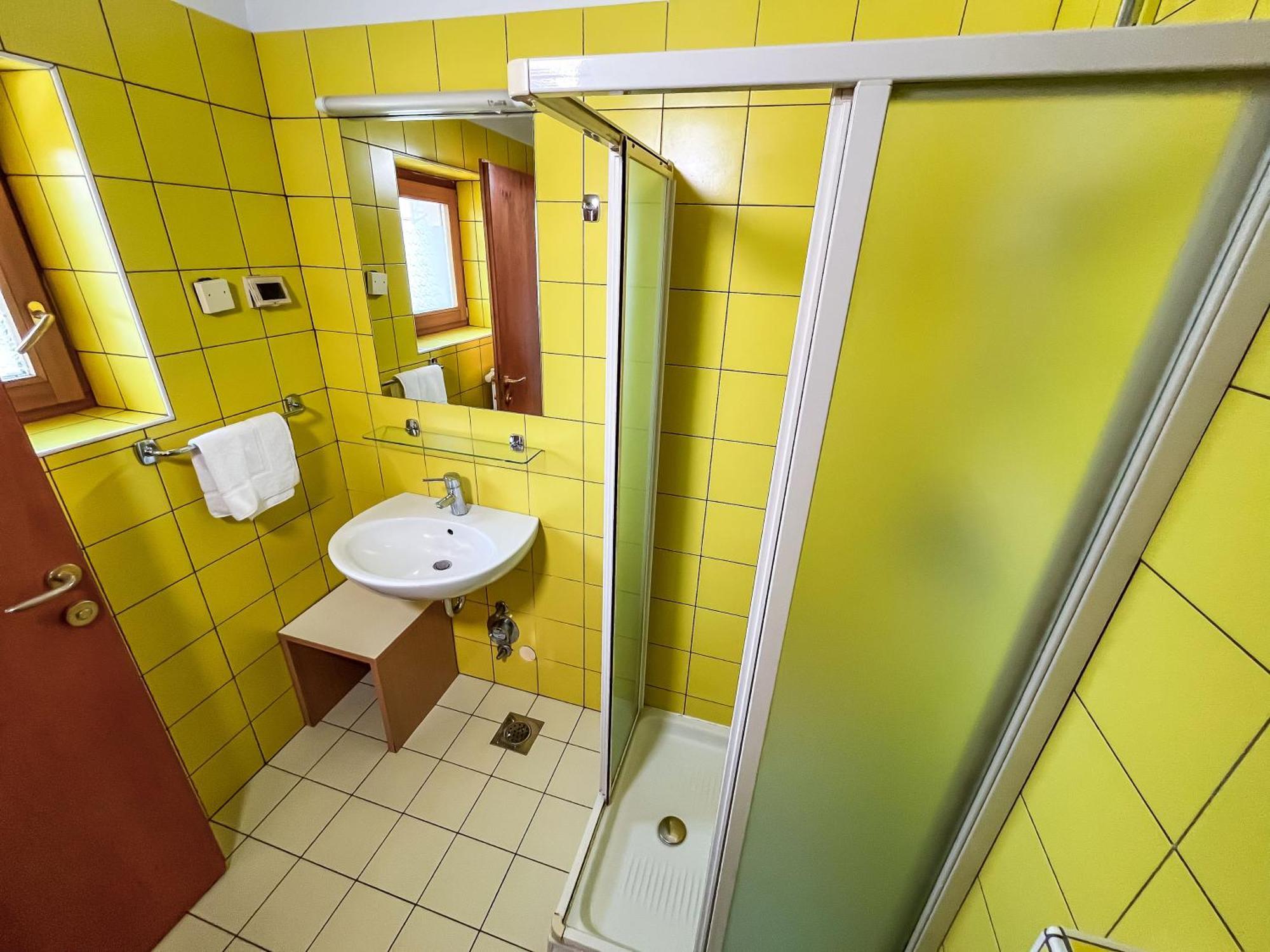 Hostel Sveta Ana Koper Bagian luar foto