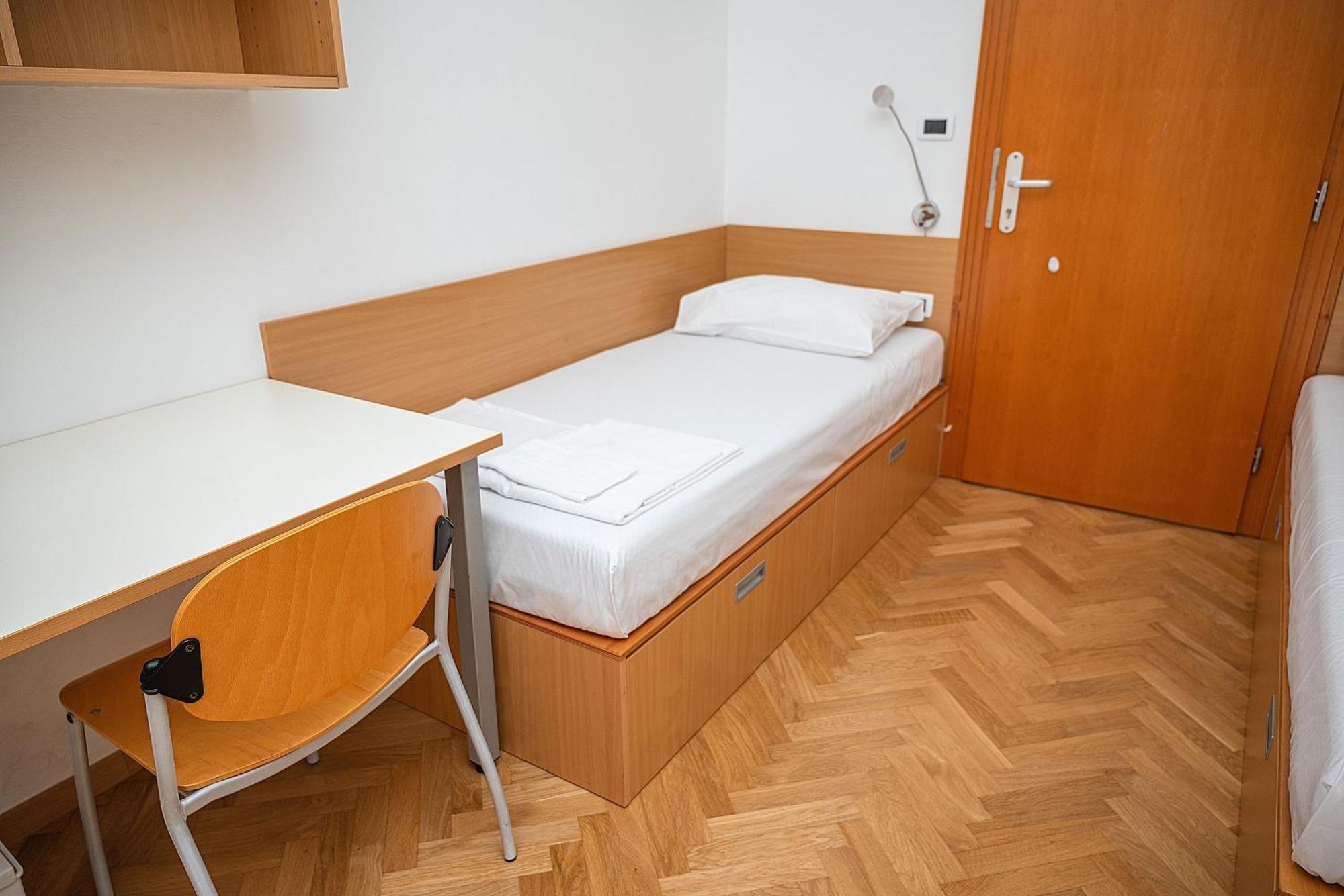 Hostel Sveta Ana Koper Bagian luar foto
