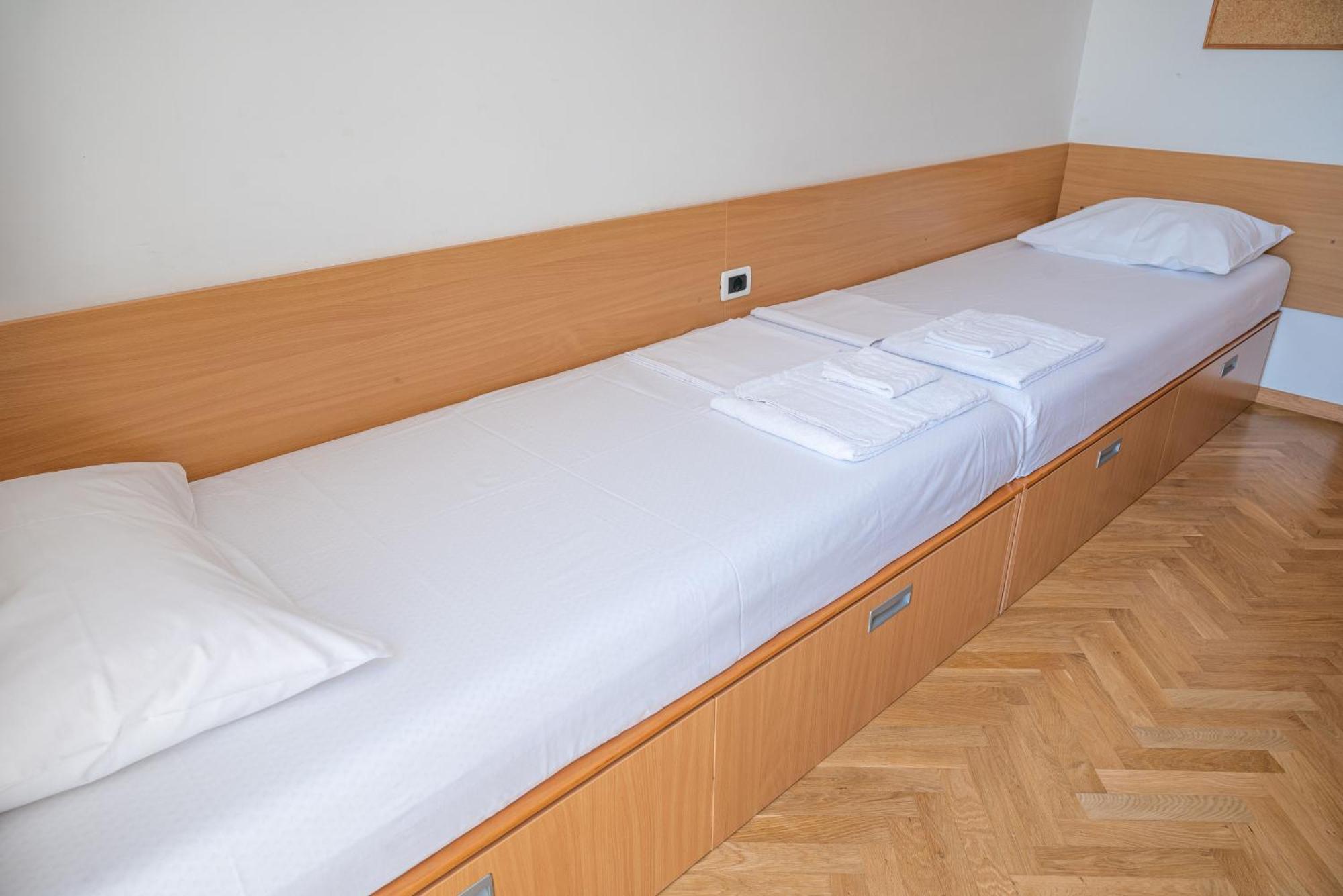 Hostel Sveta Ana Koper Bagian luar foto