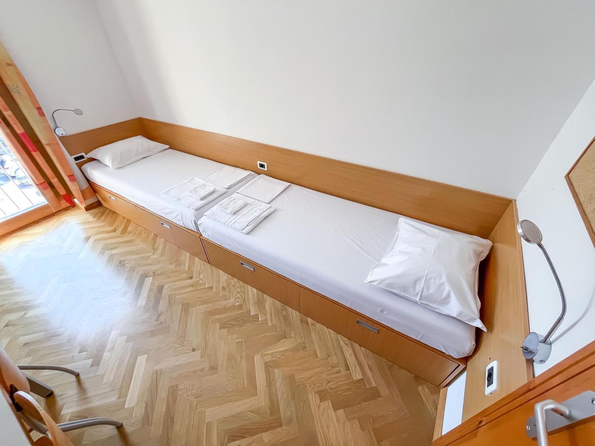 Hostel Sveta Ana Koper Bagian luar foto