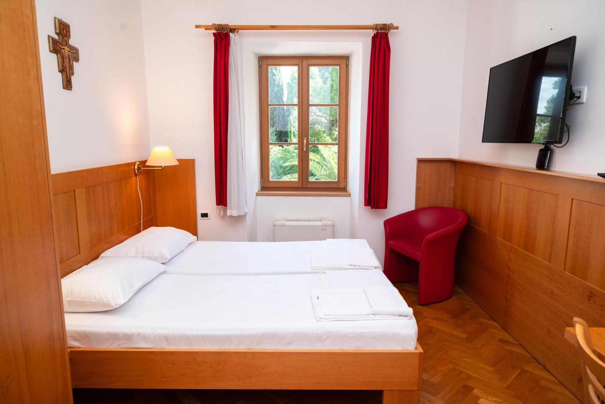 Hostel Sveta Ana Koper Bagian luar foto