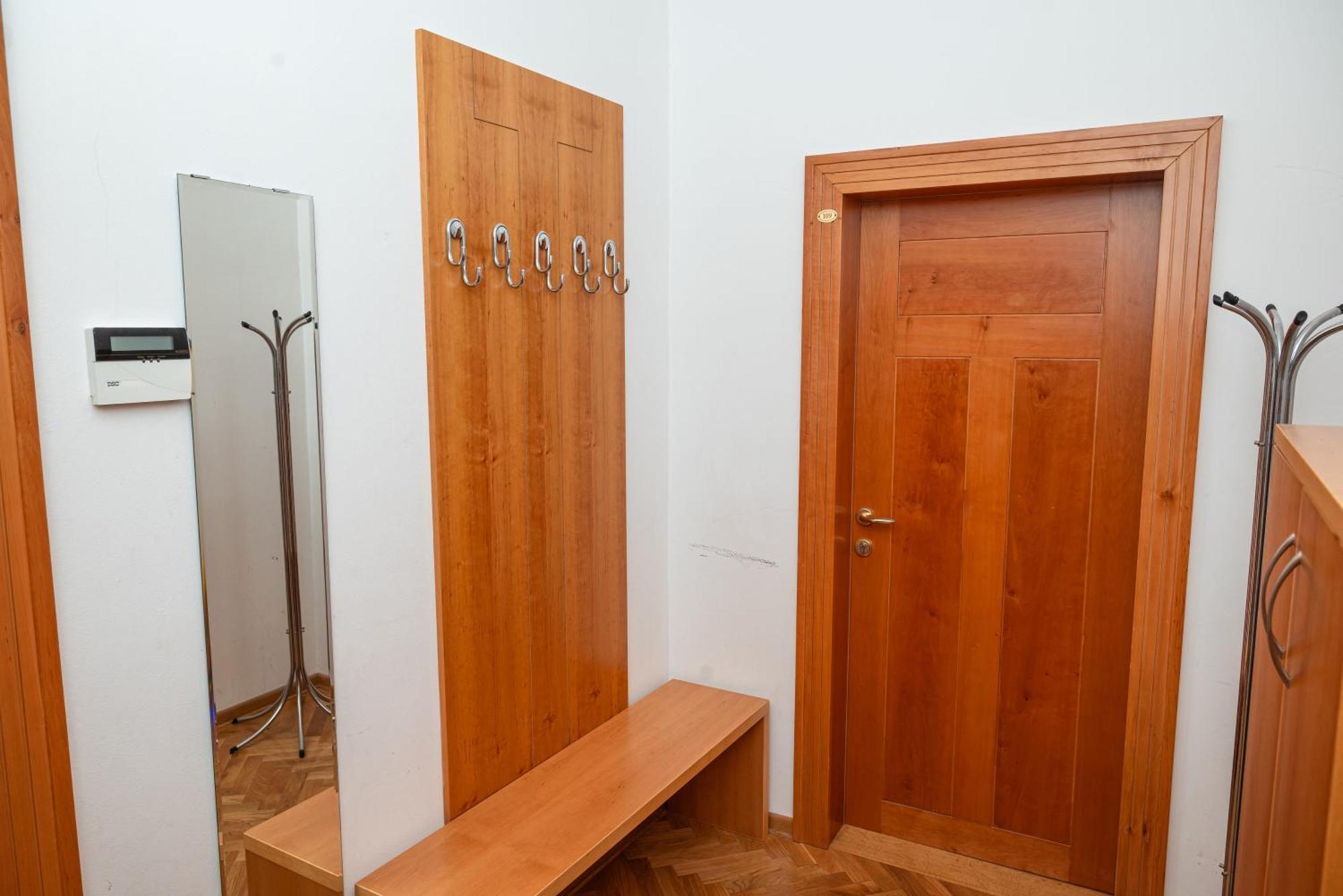 Hostel Sveta Ana Koper Bagian luar foto