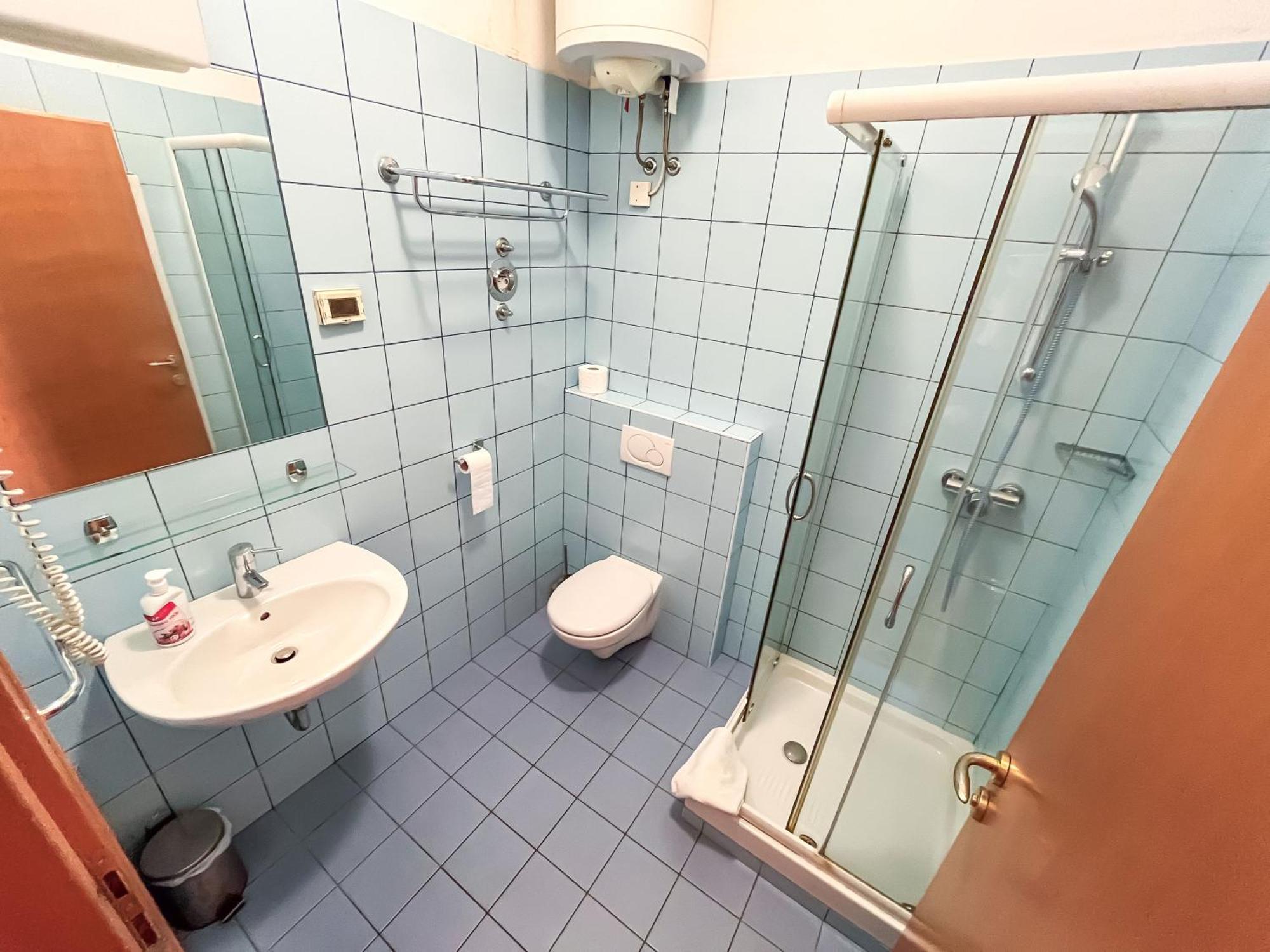 Hostel Sveta Ana Koper Bagian luar foto