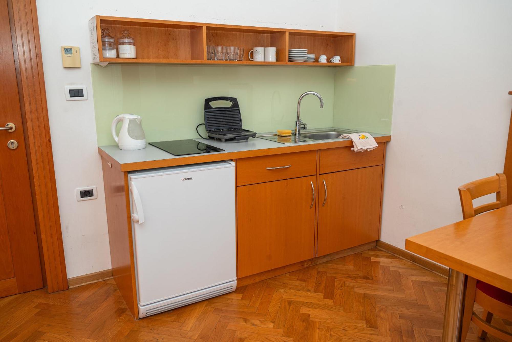 Hostel Sveta Ana Koper Bagian luar foto