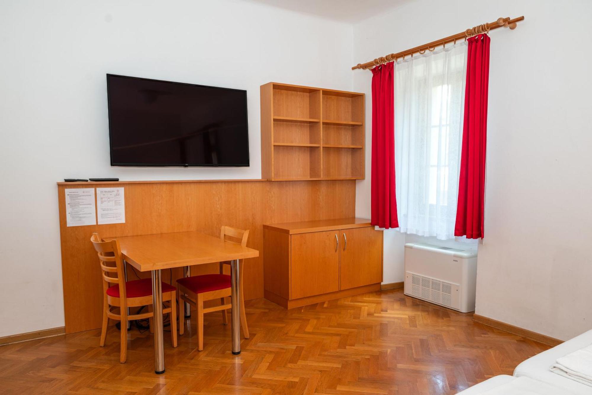 Hostel Sveta Ana Koper Bagian luar foto