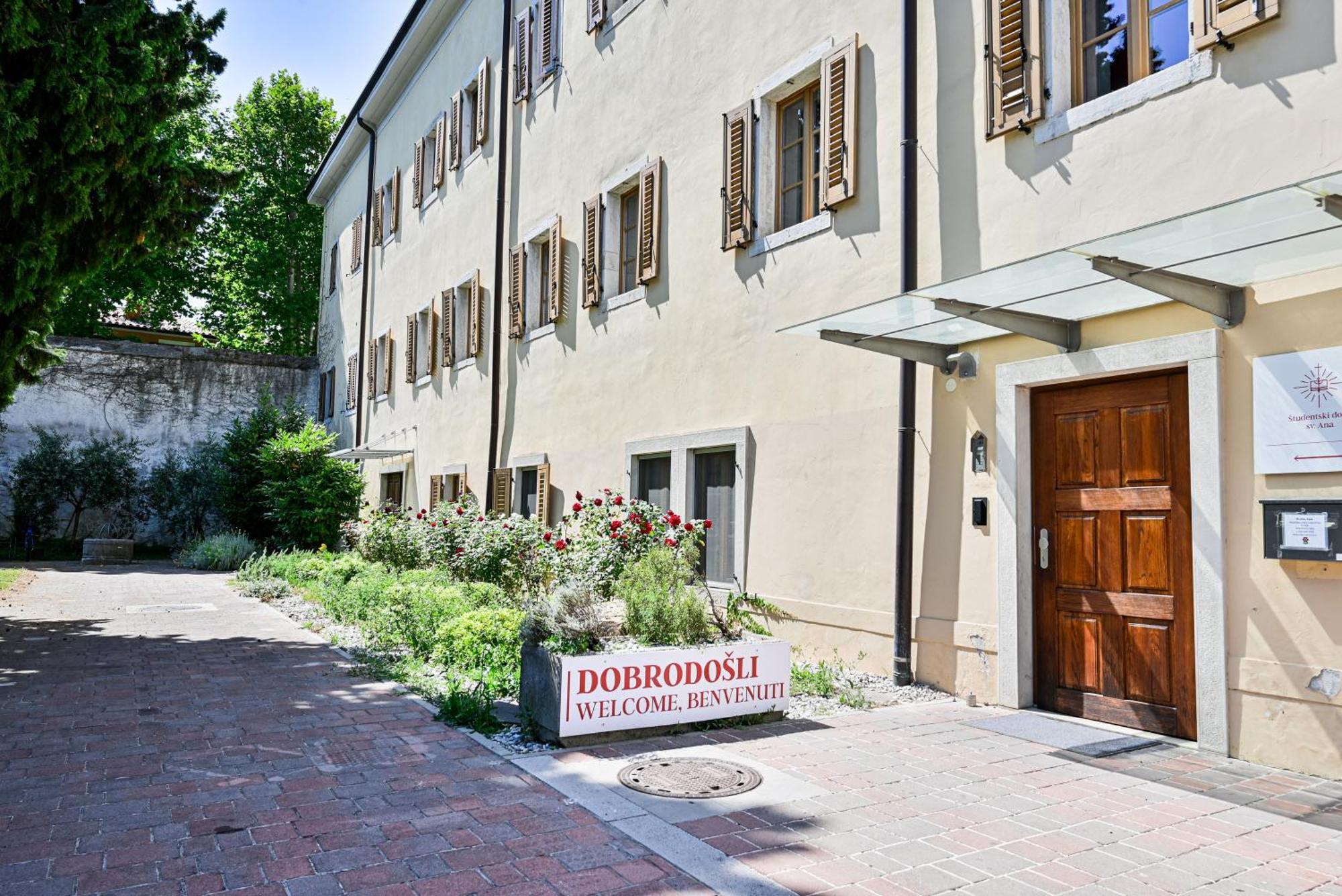 Hostel Sveta Ana Koper Bagian luar foto
