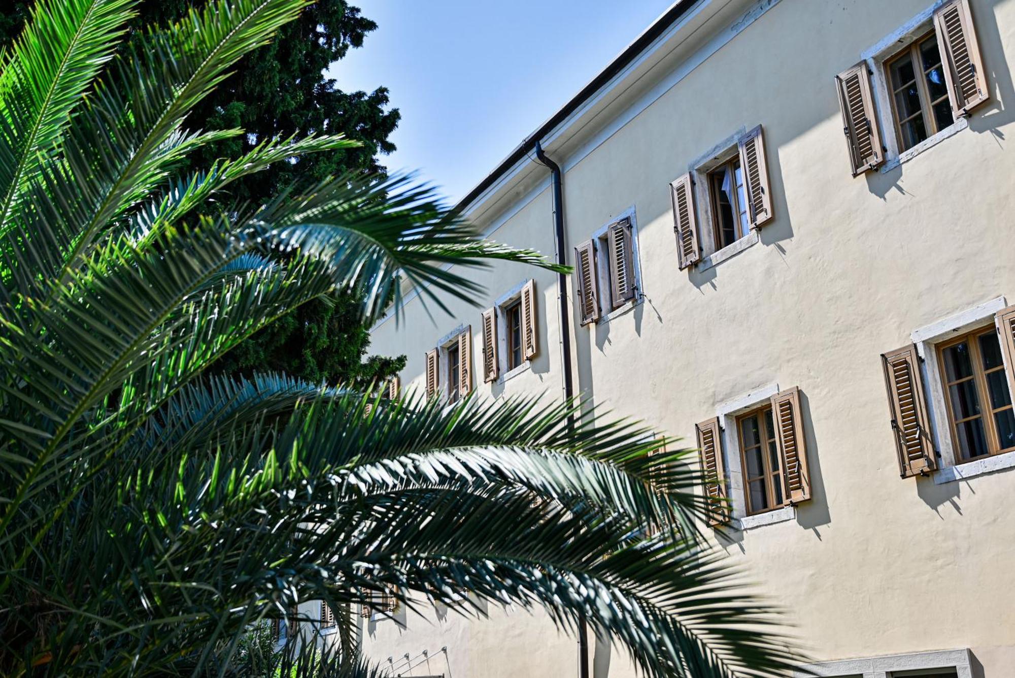 Hostel Sveta Ana Koper Bagian luar foto