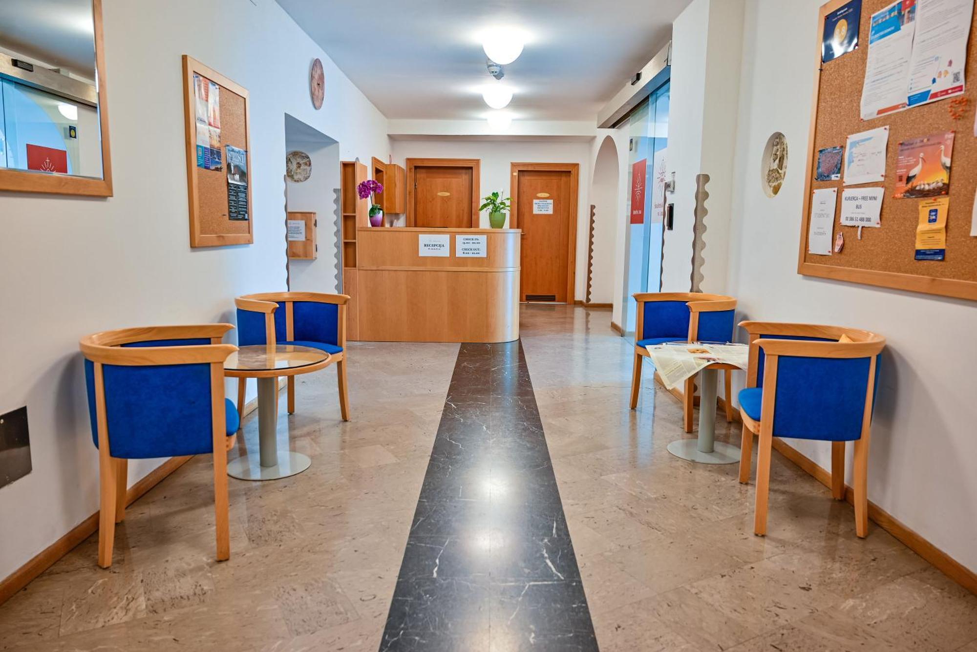Hostel Sveta Ana Koper Bagian luar foto