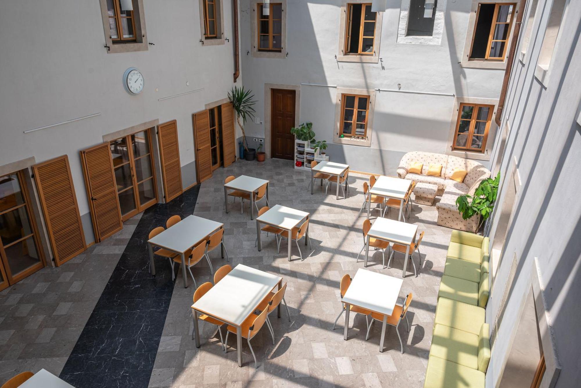 Hostel Sveta Ana Koper Bagian luar foto