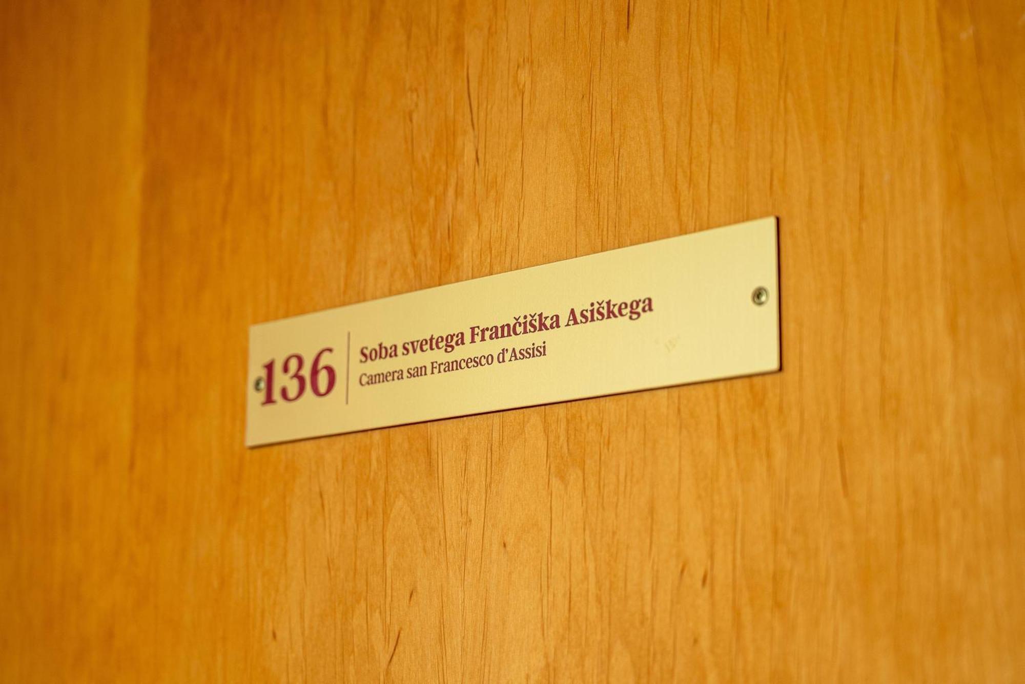 Hostel Sveta Ana Koper Bagian luar foto