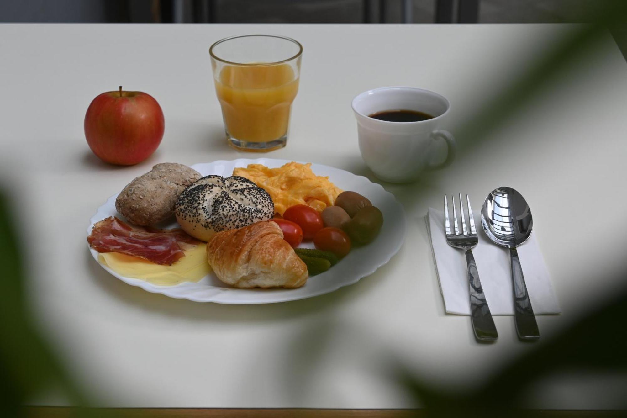 Hostel Sveta Ana Koper Bagian luar foto
