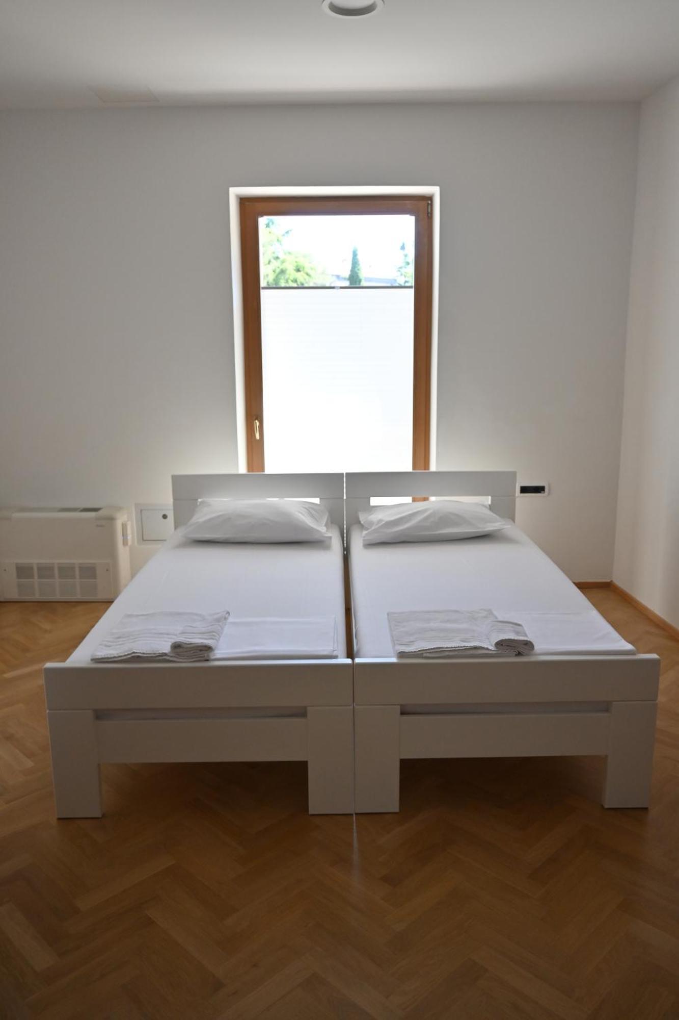 Hostel Sveta Ana Koper Bagian luar foto
