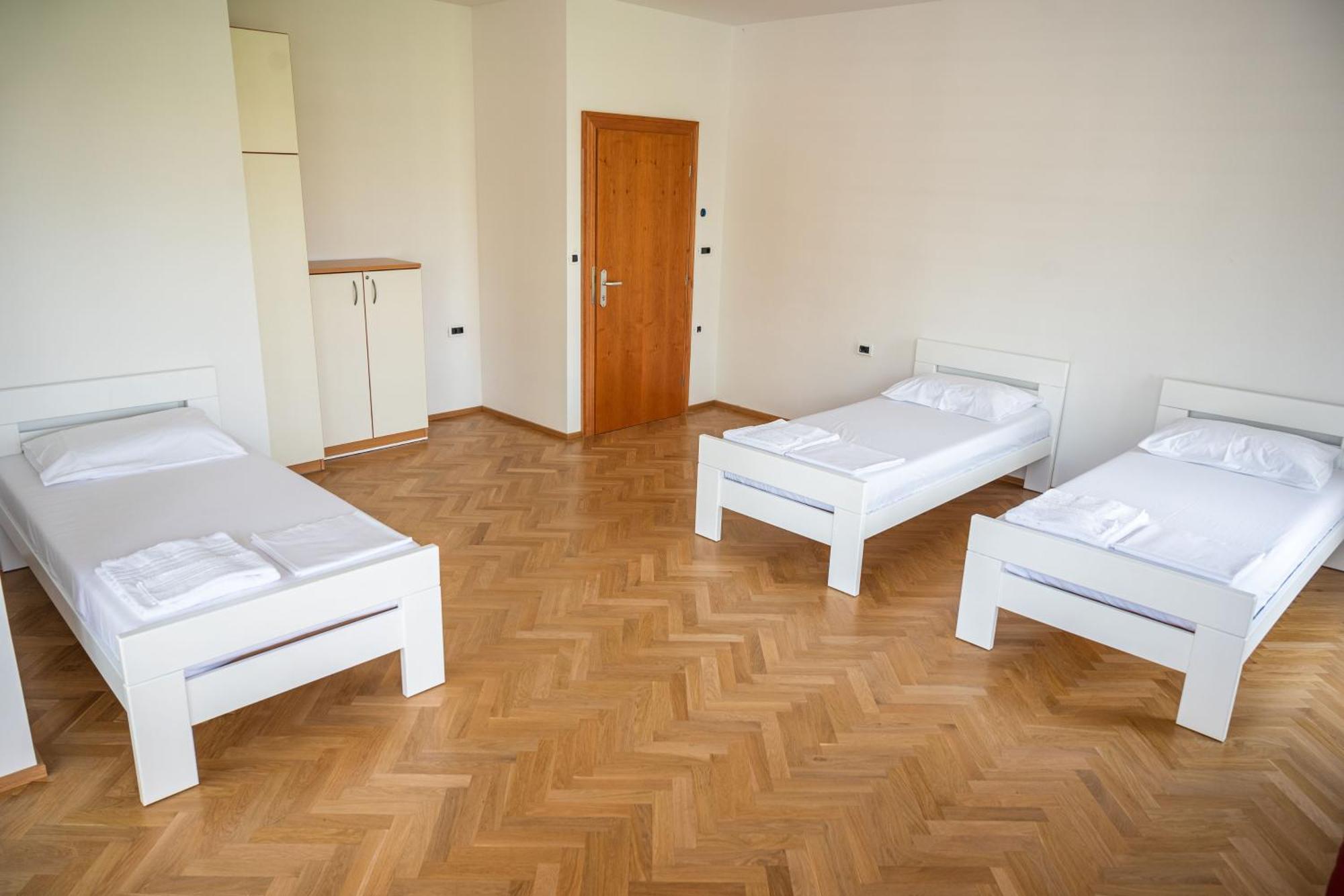 Hostel Sveta Ana Koper Bagian luar foto
