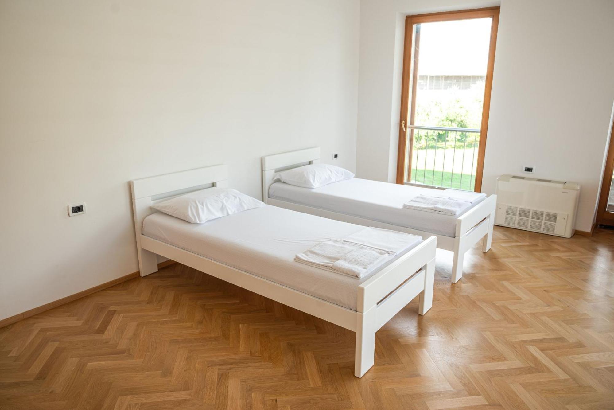 Hostel Sveta Ana Koper Bagian luar foto