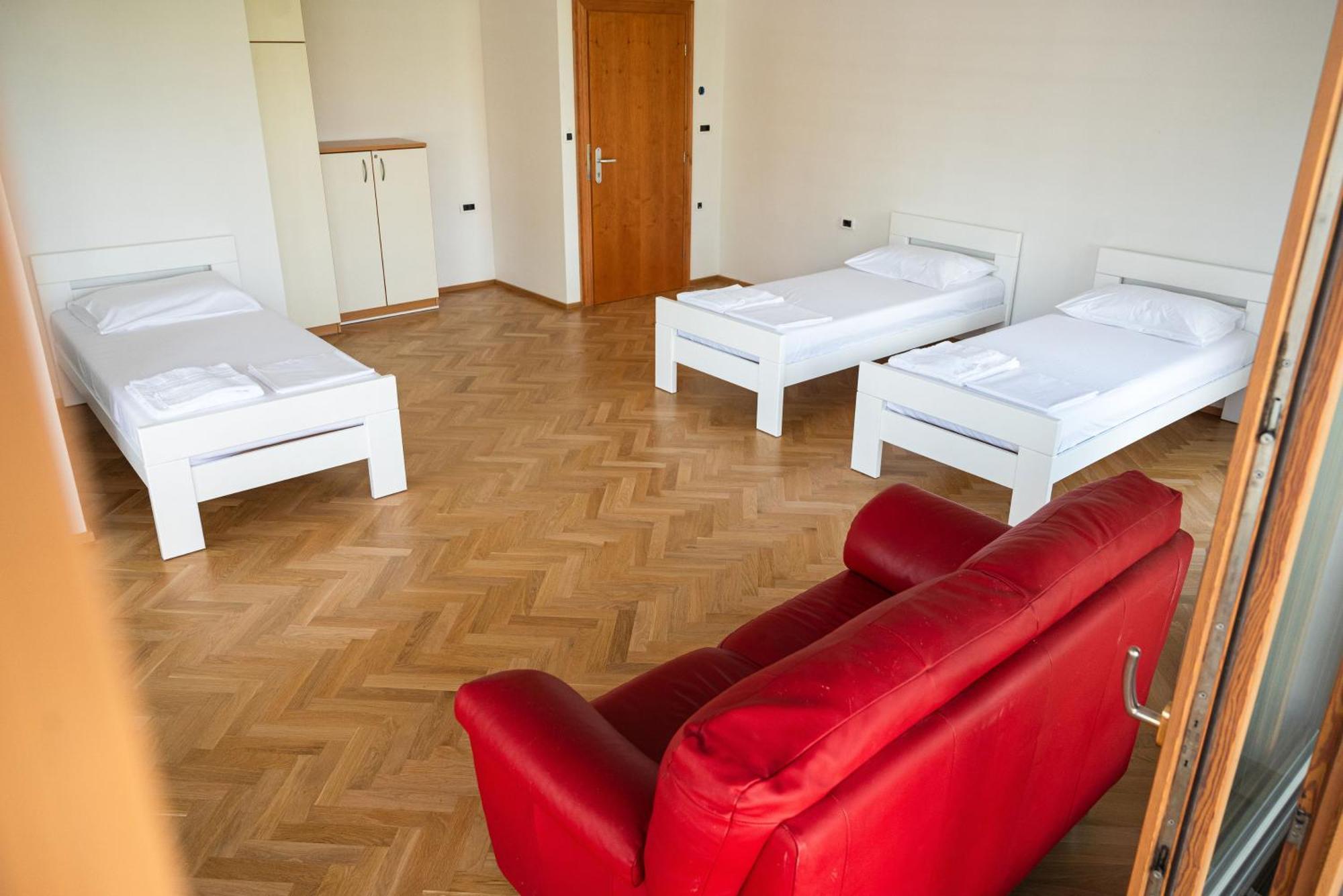 Hostel Sveta Ana Koper Bagian luar foto