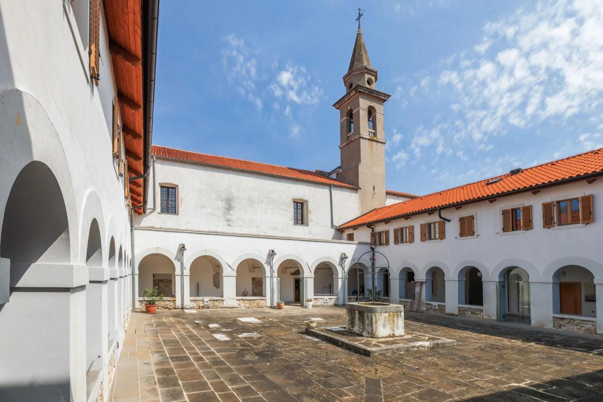 Hostel Sveta Ana Koper Bagian luar foto